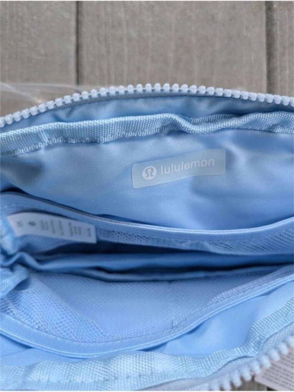 Lululemon Everywhere Belt Bag Blue 1L NEW - Picture 3 of 3
